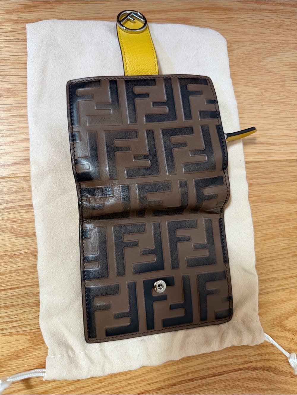 Fendi Zucca bifold FF logo unisex wallet. - Picture 5 of 16